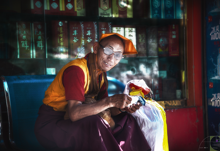 Il-monaco-al-Bar-Sichuan-Cina.png