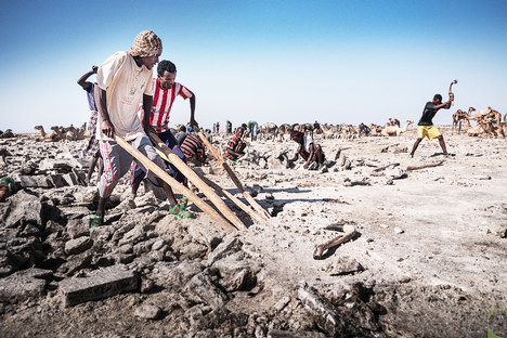 Estrazione-del-Sale-Piana-del-sale-Dancalia-Etiopia.png