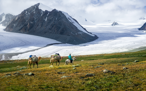 Carovana-al-Ghiacciaio-Altai-Tavan-Bogd-Mongolia.png