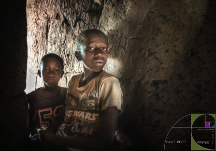 interno villaggio Senegal Africa.png