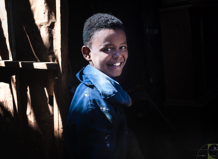 Bambino al caravaserraglio di Asmara.png